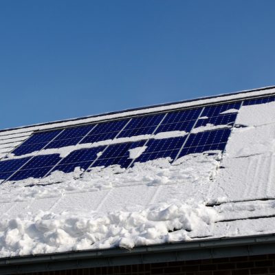 sneeuw op het dak sneeuw op zonnepanelen Opbrengst zonnepanelen in de winter- is het rendabel? bobsolar bob zonnepanelen kopen bob ultee warmtepomp kopen-2